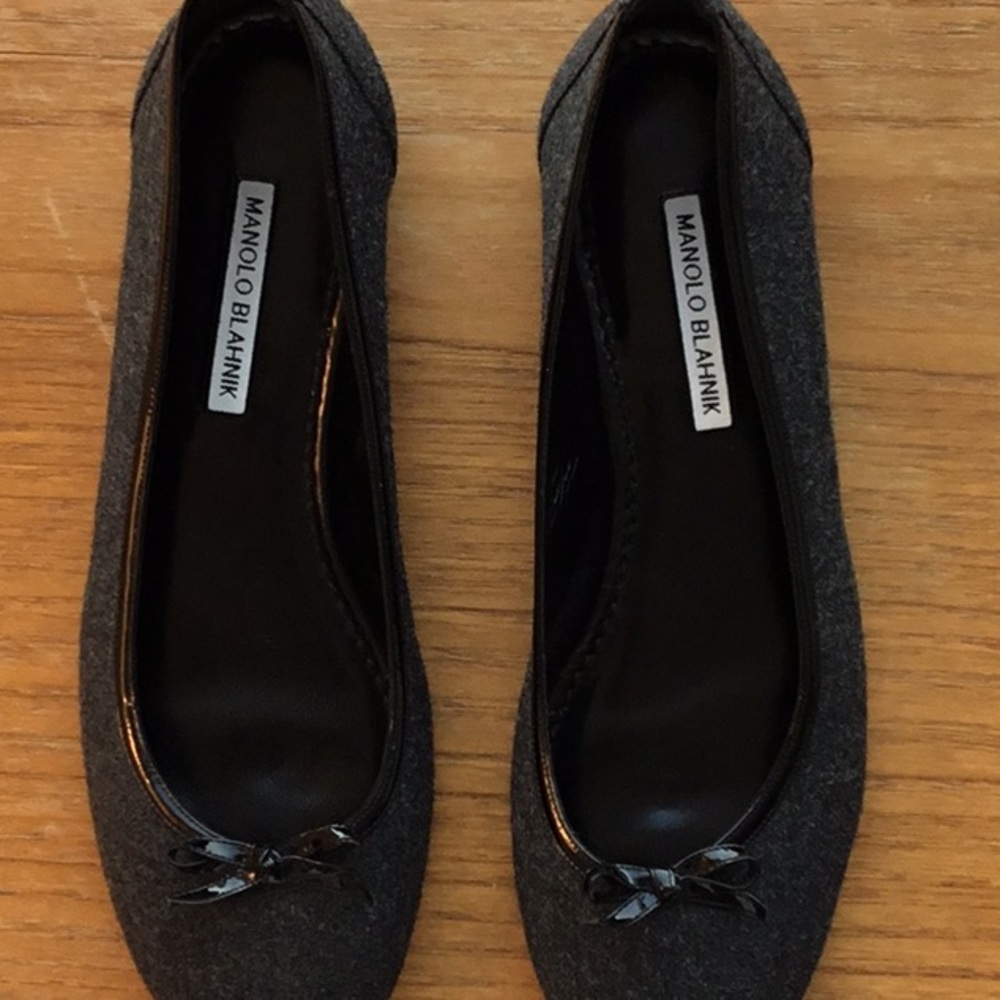 Manolo Blahnik gray flannel flats, patent trim.